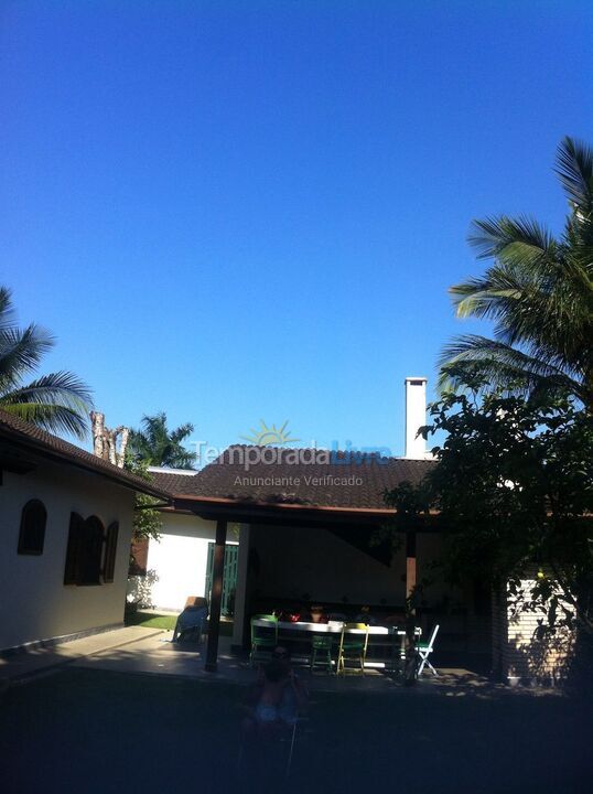 Casa para aluguel de temporada em Ubatuba (Enseada)