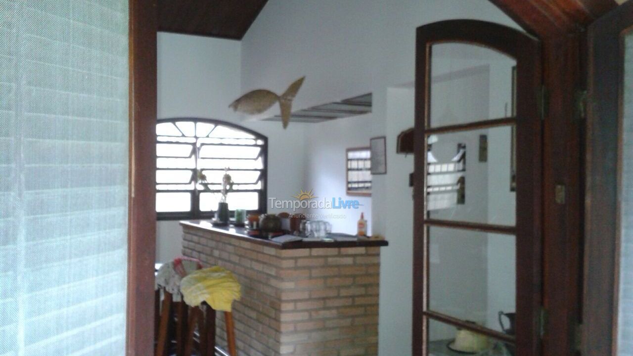 Casa para aluguel de temporada em Ubatuba (Enseada)