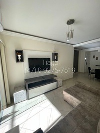 Apto de 2 Quartos em Meia Praia