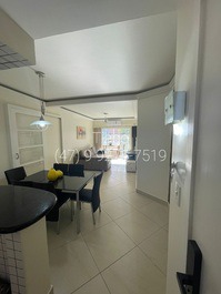 Apto de 2 Quartos em Meia Praia