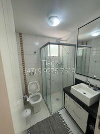 Apto de 2 Quartos em Meia Praia