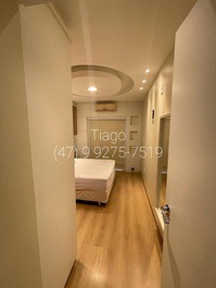 Apto de 2 Quartos em Meia Praia