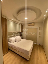 Apto de 2 Quartos em Meia Praia