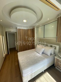 Apto de 2 Quartos em Meia Praia