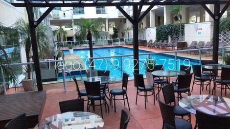 Apto em Bombinhas com Piscina