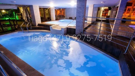 Apto em Bombinhas com Piscina