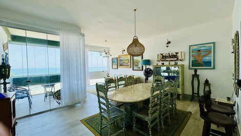 Apartamento na Praia das Pitangueiras Frente Total Mar 8 pessoas Wi-Fi