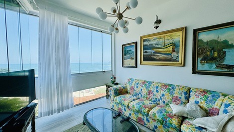 Apartamento na Praia das Pitangueiras Frente Total Mar 8 pessoas Wi-Fi