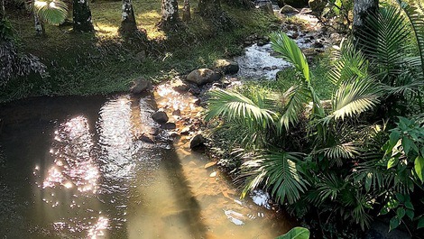 Ribeirão com água propria para banho