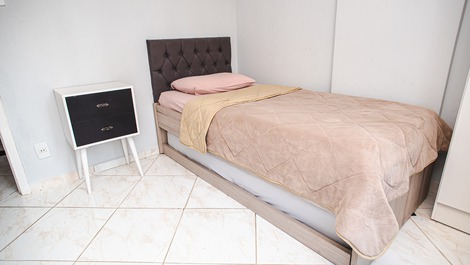 Ajuste espacioso y central para la temporada.