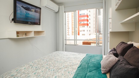 Ajuste espacioso y central para la temporada.