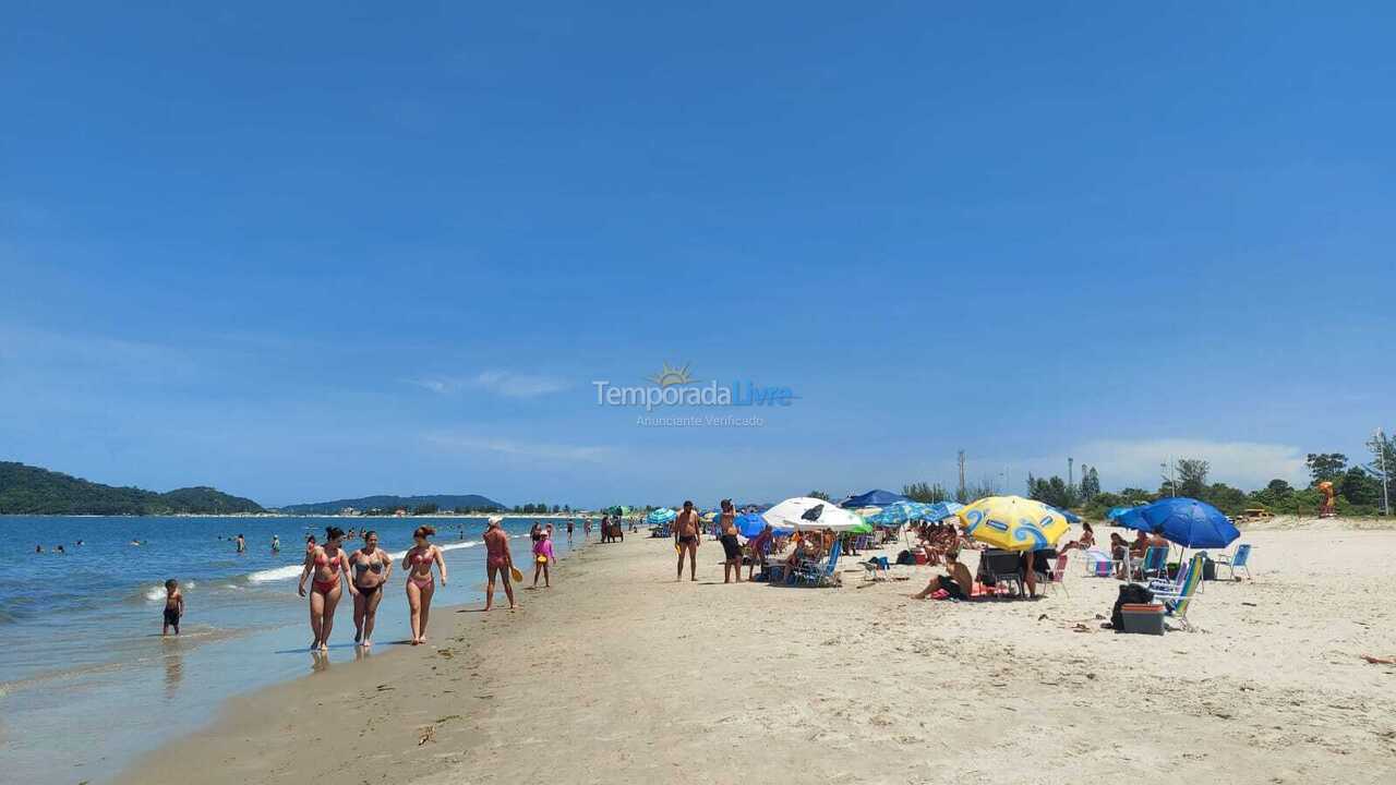 Casa para alquiler de vacaciones em Palhoça (Praia do Sonho)