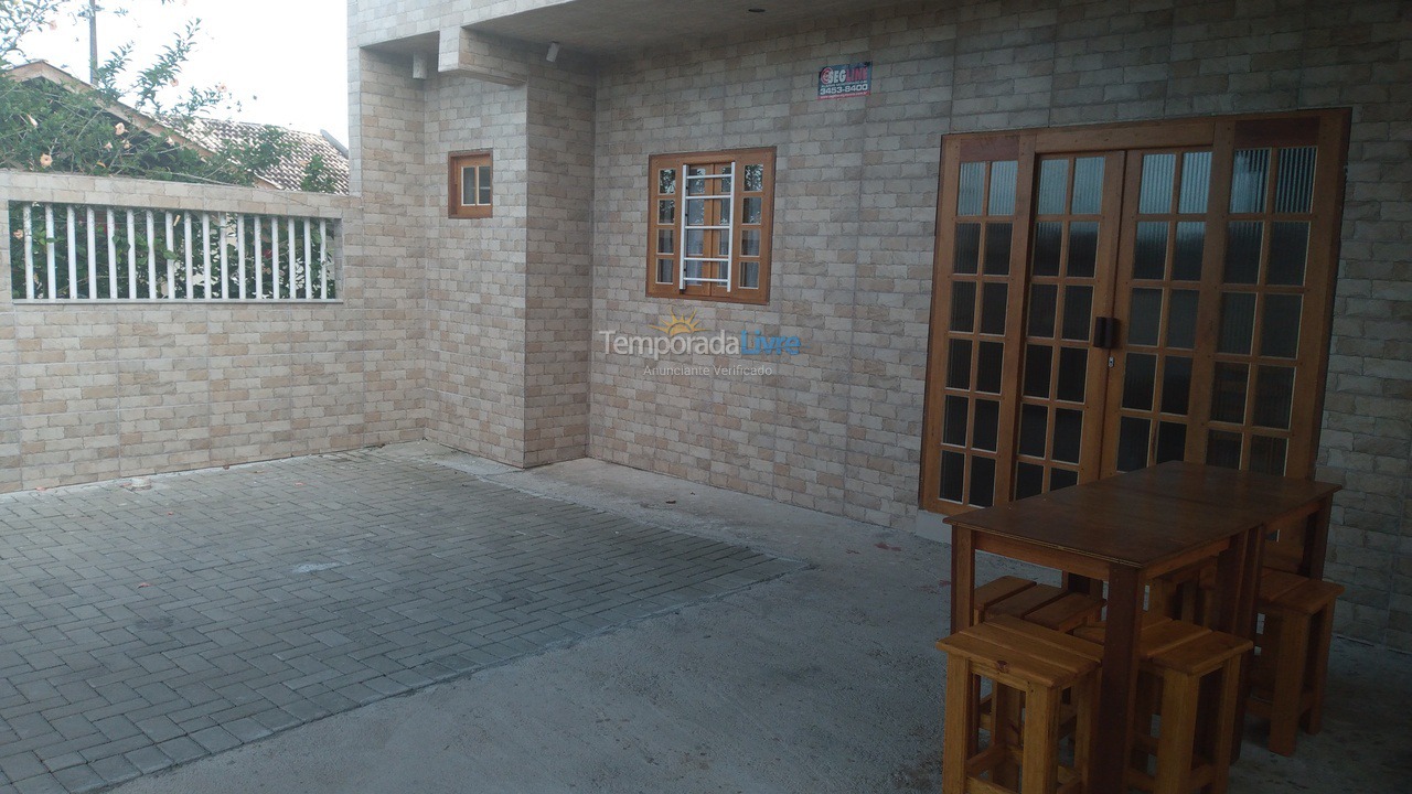 House for vacation rental in Guaratuba (Coroados)