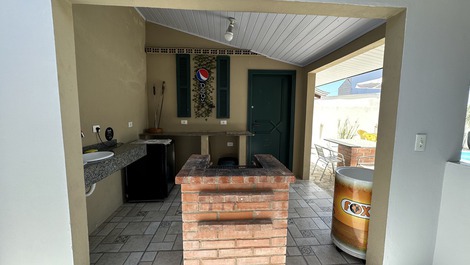 Casa com piscina e WiFi - Balneário Ipanema