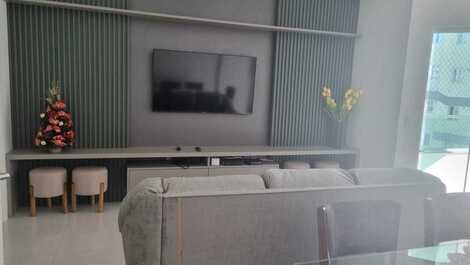 BEAUTIFUL APARTMENT WITH 3 SUITES, 4 AIR CONDITIONING AND 2 GARAGE SPACES FOR A TRUCK.