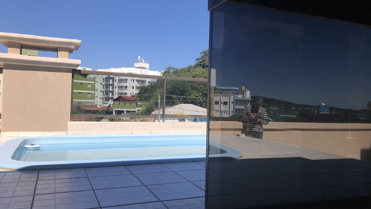 Apartamento para aluguel de temporada em Bombinhas (Praia de Bombas)