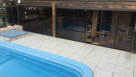 COBERTURA COM PISCINA BOMBINHAS PRÓX MAR