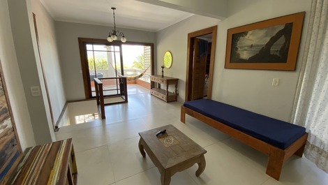 Casa con piscina, billar, aire acondicionado y vistas a la playa.