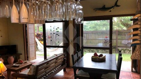 Casa com piscina p/ 6 pessoas na Praia da Ferrugem em Garopaba/SC