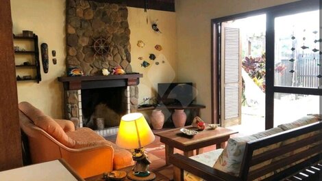 Casa com piscina p/ 6 pessoas na Praia da Ferrugem em Garopaba/SC