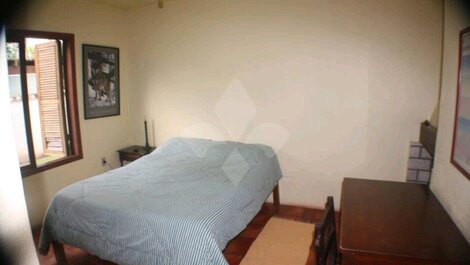 Casa com piscina p/ 6 pessoas na Praia da Ferrugem em Garopaba/SC