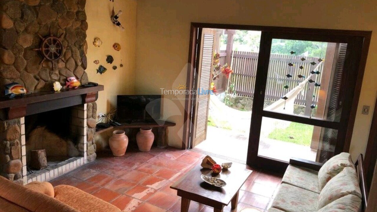 Casa para aluguel de temporada em Garopaba (Praia da Ferrugem)