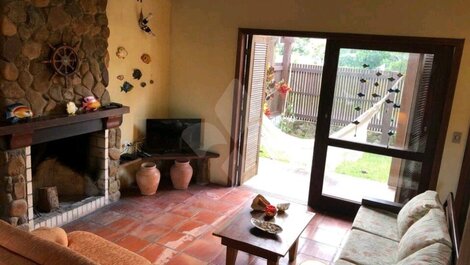 Casa com piscina p/ 6 pessoas na Praia da Ferrugem em Garopaba/SC