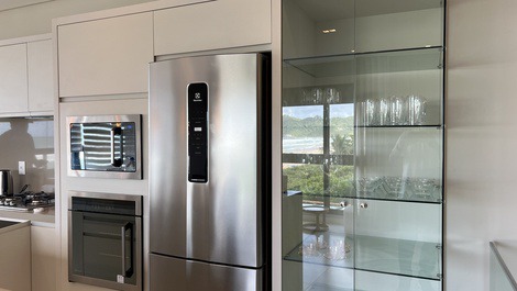 NEW SEASIDE APARTMENT 3 SUITES!