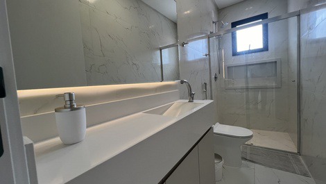 NEW SEASIDE APARTMENT 3 SUITES!