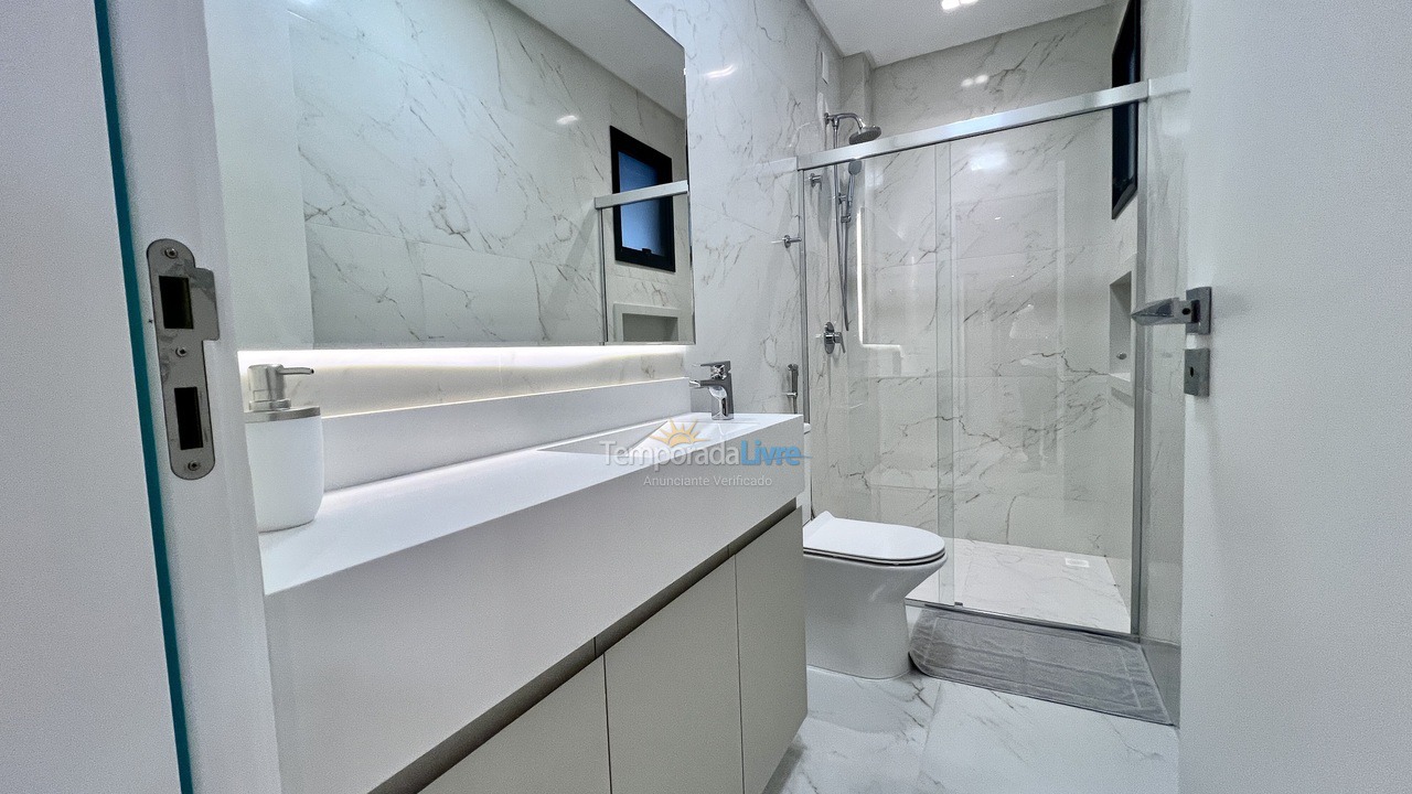 Apartamento para aluguel de temporada em Bombinhas (Canto Grande)