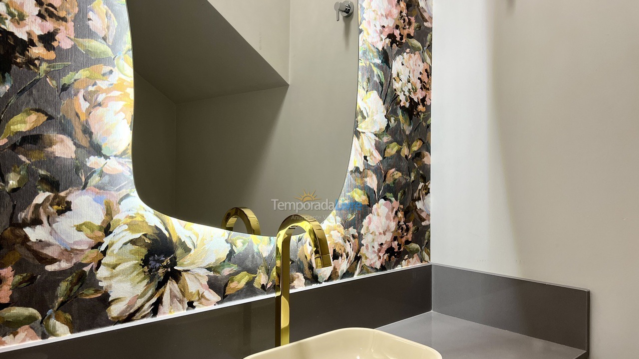 Apartamento para aluguel de temporada em Bombinhas (Canto Grande)