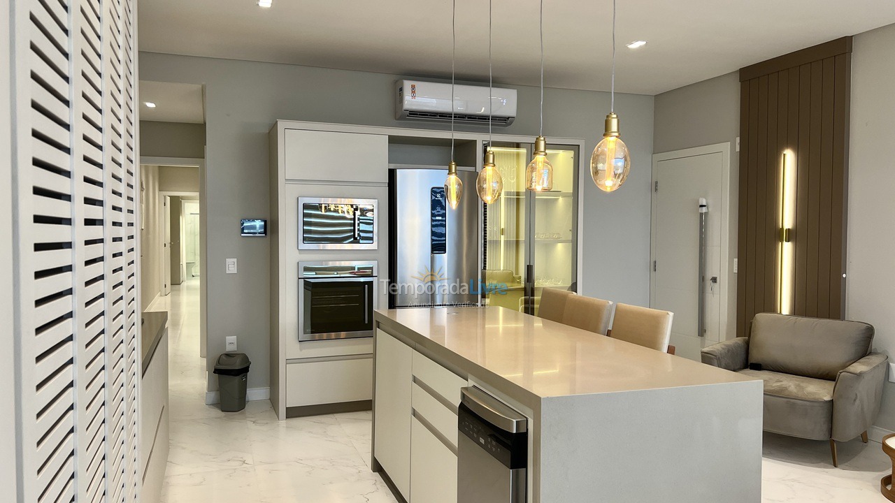 Apartamento para aluguel de temporada em Bombinhas (Canto Grande)