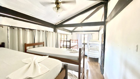 Casa de 11 habitaciones, 9 suites con piscina a 800m de la playa.