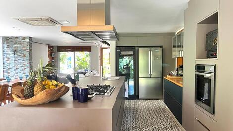 House in condominium in Praia da Baleia