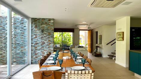 House in condominium in Praia da Baleia