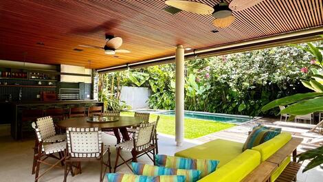 House in condominium in Praia da Baleia