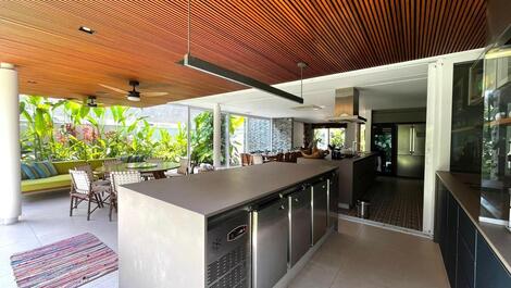 House in condominium in Praia da Baleia