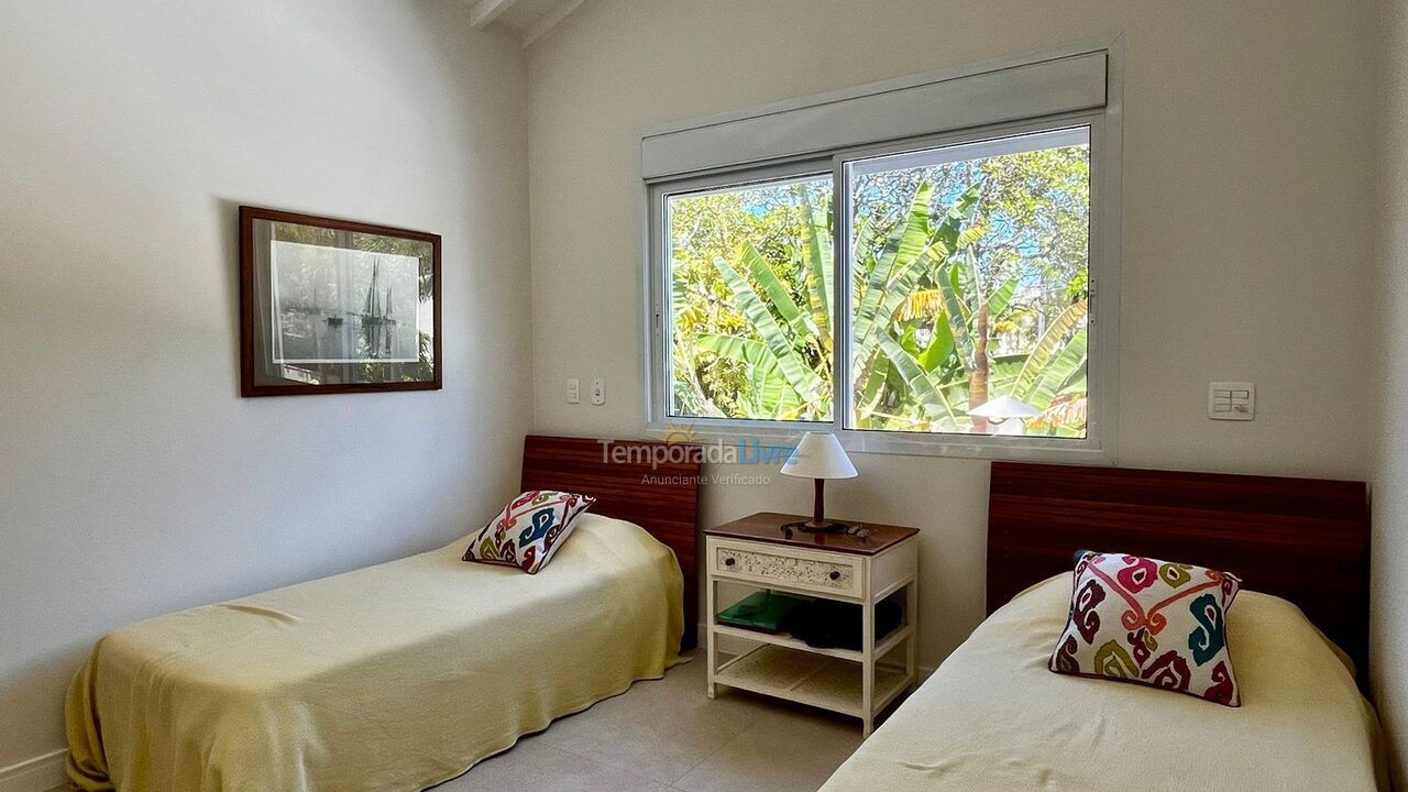 Casa para alquiler de vacaciones em São Sebastião (Praia da Baleia)