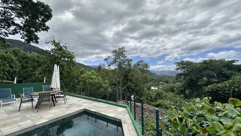 Casa disponível para locação de carnaval com vista para o mar.