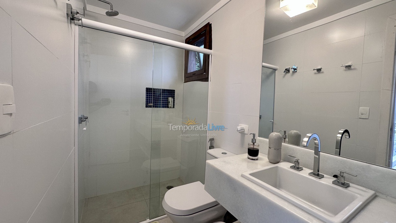 Casa para aluguel de temporada em São Sebastião (Barra do Sahy)