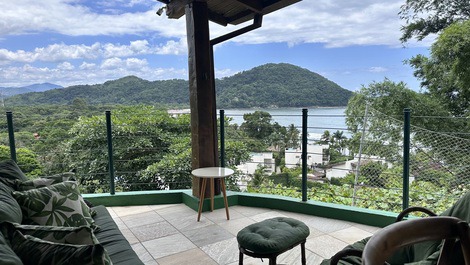 Casa disponível para locação de carnaval com vista para o mar.