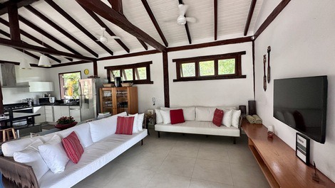Casa disponível para locação de carnaval com vista para o mar.