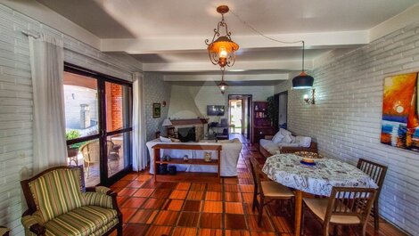 Casa de temporada para hasta 9 personas a 100 m de la playa de Garopaba/SC