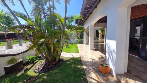 Casa de temporada para hasta 9 personas a 100 m de la playa de Garopaba/SC