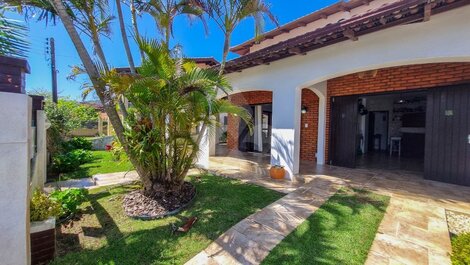 Casa de temporada para hasta 9 personas a 100 m de la playa de Garopaba/SC