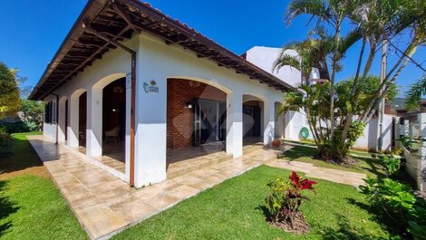 Casa de temporada para hasta 9 personas a 100 m de la playa de Garopaba/SC