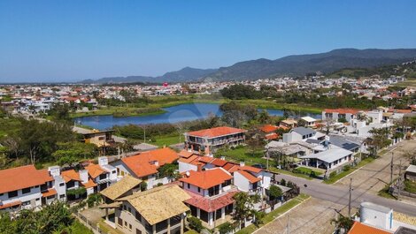 Casa de temporada para hasta 9 personas a 100 m de la playa de Garopaba/SC