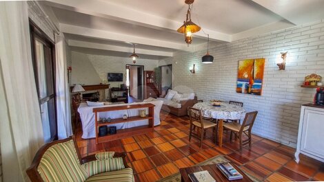 Casa de temporada para hasta 9 personas a 100 m de la playa de Garopaba/SC