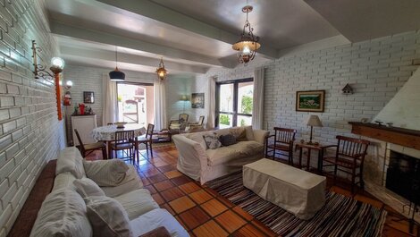 Casa de temporada para hasta 9 personas a 100 m de la playa de Garopaba/SC