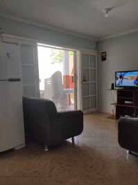 Casa de excursão 12 quartos, 09 suítes e 03 quartos social no centro